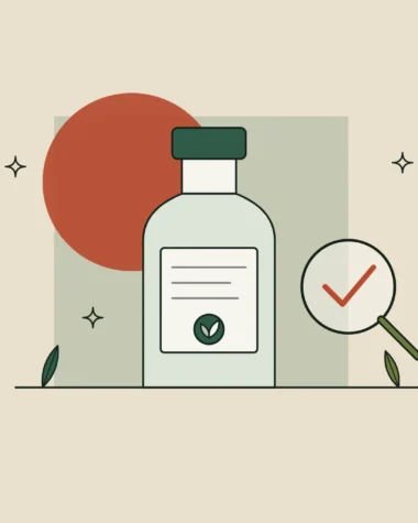 Frasco con etiqueta de ingredientes y una lupa con una marca de verificación: cómo leer la etiqueta de un cosmético