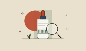 Ilustración de un frasco cuentagotas con una lupa sobre su código de lote, sobre fondo arena
