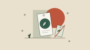 Ilustración de una etiqueta con un sello de hoja junto a otra etiqueta tachada, sobre fondo arena