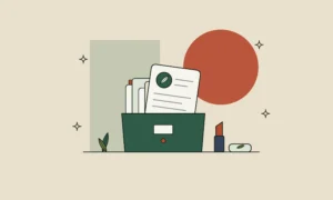Ilustración de un fichero verde con fichas de marcas, una con sello de hoja, junto a un pintalabios y una pastilla de jabón